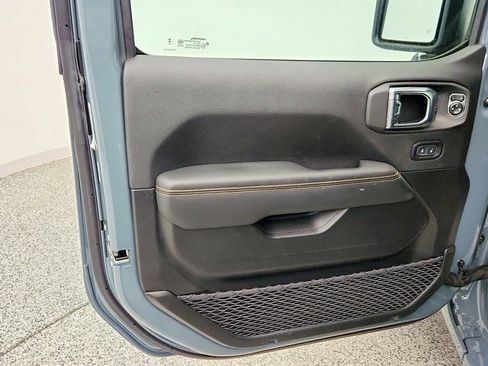 Used 2025 Jeep Wrangler Unlimited Sahara w/ Safety Group AWD/4WD image 10