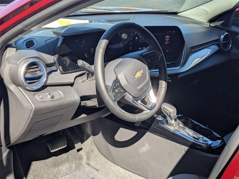 Used 2025 Chevrolet Trax LT w/ LT Convenience Package image 13