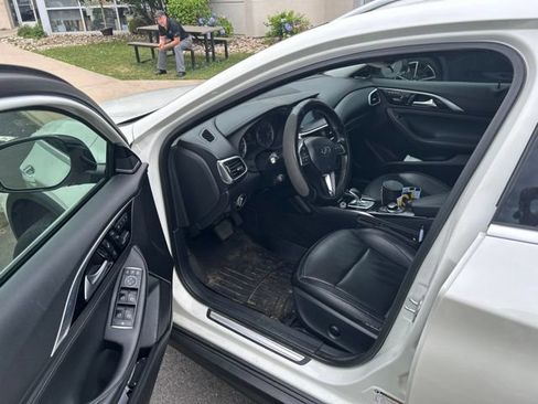Used 2017 INFINITI QX30 Premium w/ Navigation Package AWD/4WD image 3