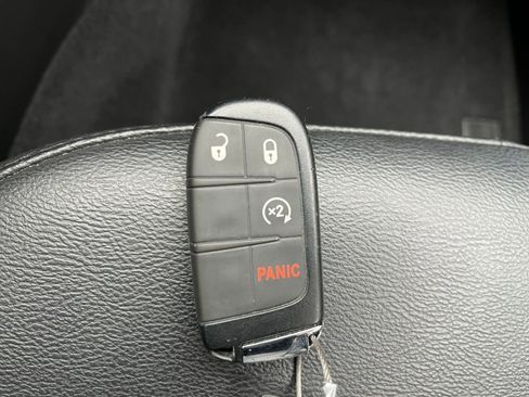 Used 2025 Jeep Compass Limited image 25