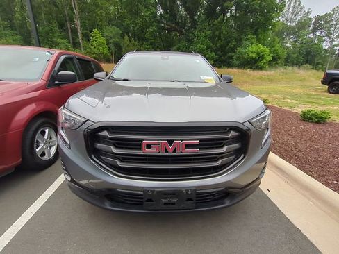 Used 2021 GMC Terrain SLE w/ Driver Convenience Package AWD/4WD image 3