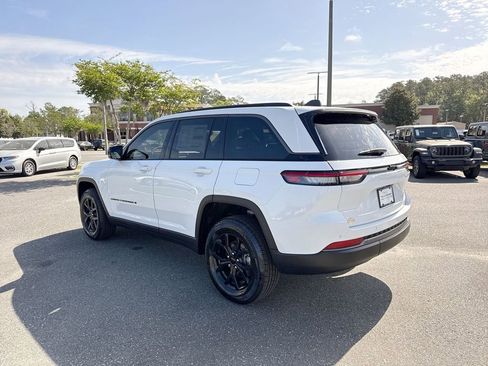 New 2026 Jeep Grand Cherokee Altitude image 5