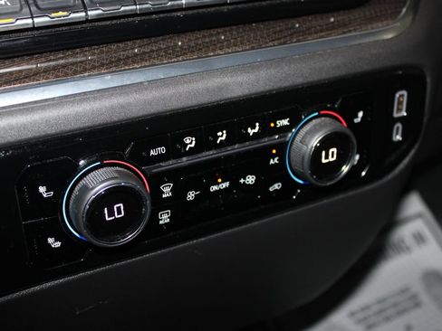 Used 2023 Chevrolet Silverado 1500 LT AWD/4WD image 45