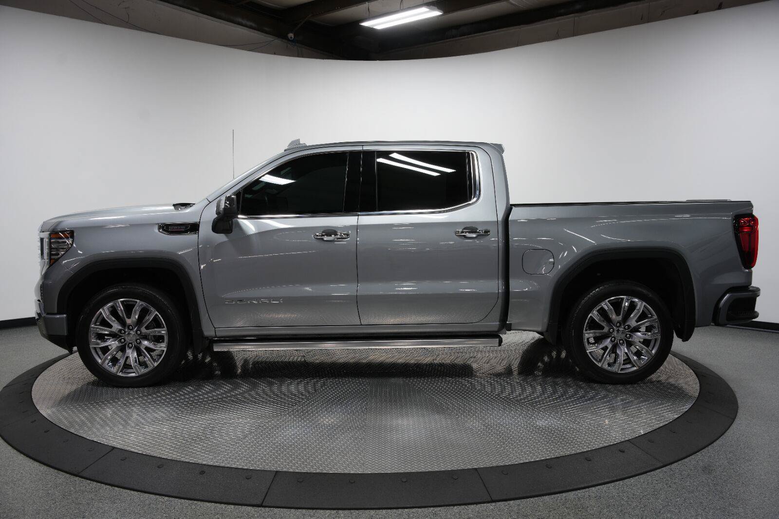 Certified 2024 GMC Sierra 1500 Denali w/ Denali Reserve Package AWD/4WD image 8