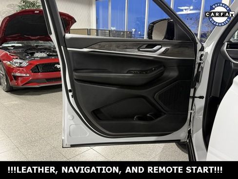 Used 2023 Jeep Grand Cherokee Limited image 21