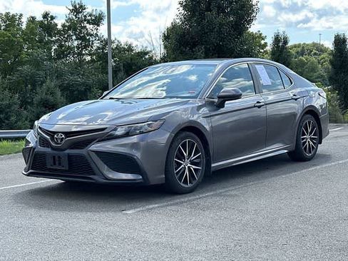 Used 2021 Toyota Camry SE FWD image 1