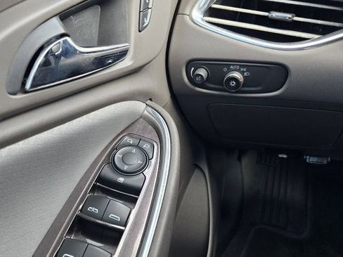 Used 2017 Chevrolet Malibu LT w/ Driver Confidence Package image 21