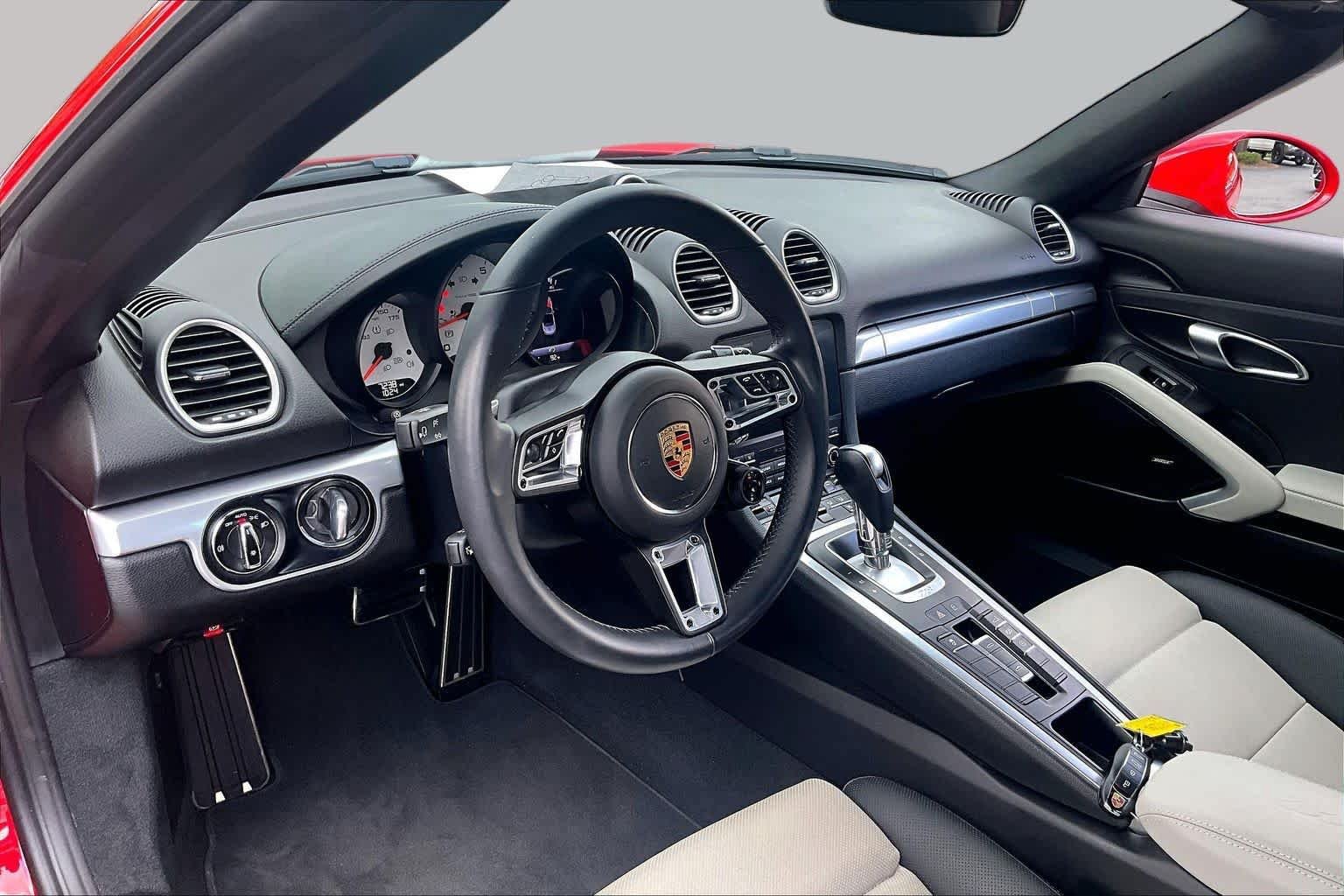 Used 2024 Porsche 718 Boxster RWD image 14