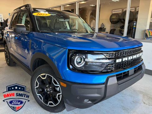 Certified 2025 Ford Bronco Sport Outer Banks w/ Outer Banks Tech Package+ AWD/4WD image 1