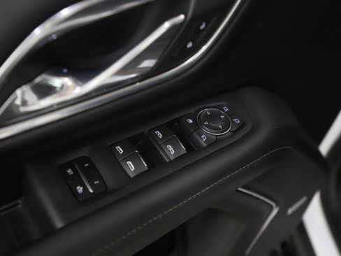 Used 2023 Chevrolet Suburban Premier image 23