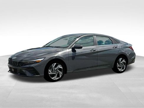 New 2025 Hyundai Elantra SEL image 2