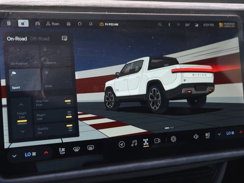 Used 2022 Rivian R1T Adventure image 39