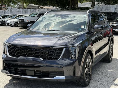 Used 2025 Kia Sorento S FWD image 10