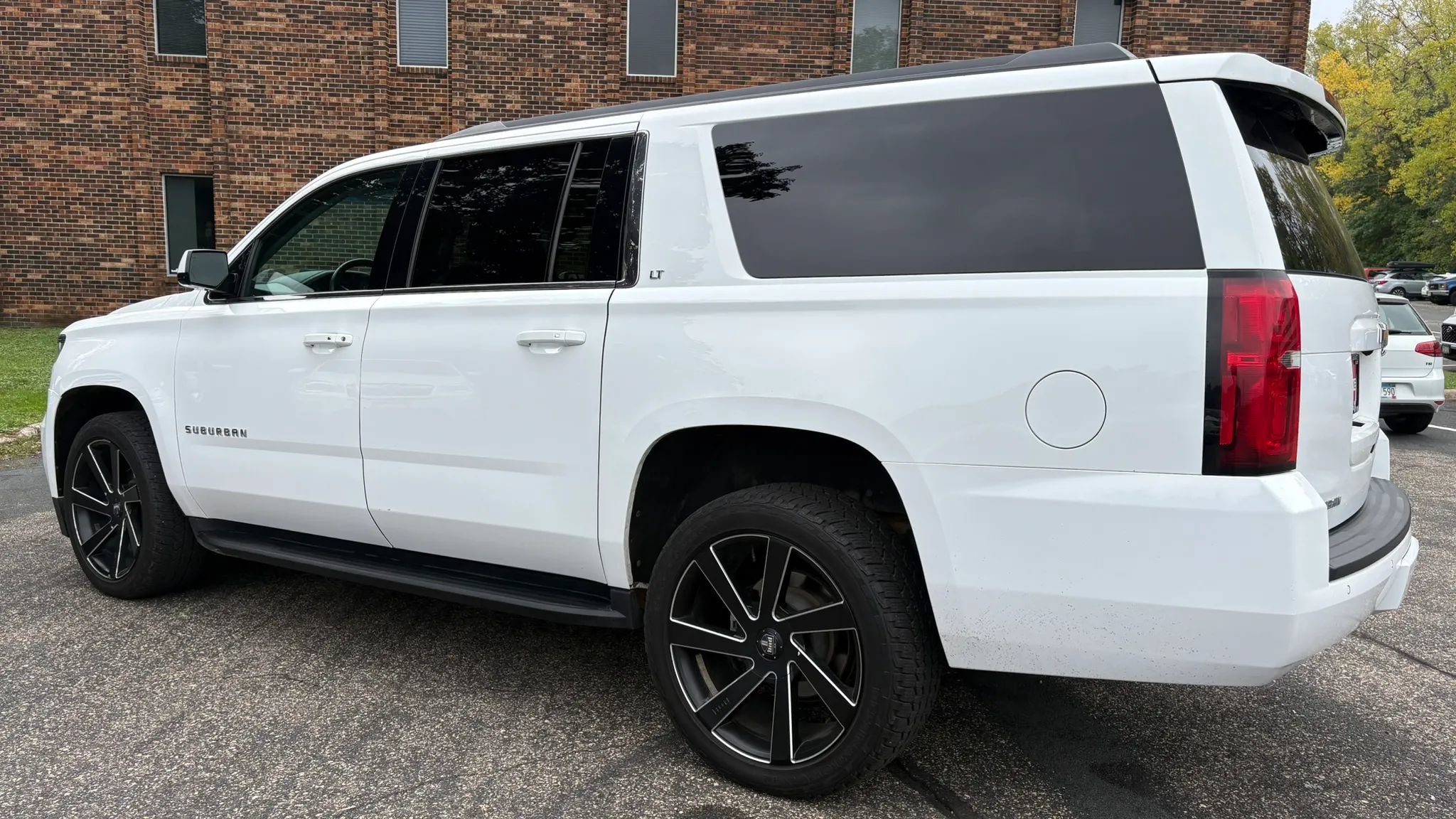 Used 2020 Chevrolet Suburban LT AWD/4WD image 6