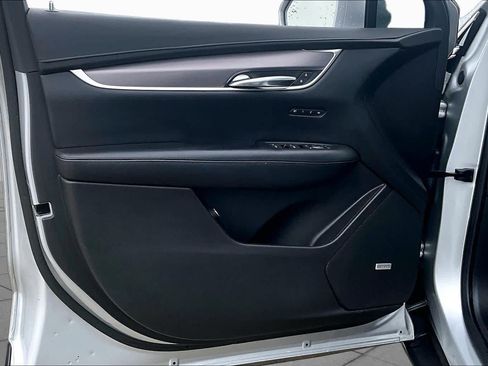 Used 2017 Cadillac XT5 Luxury FWD image 24