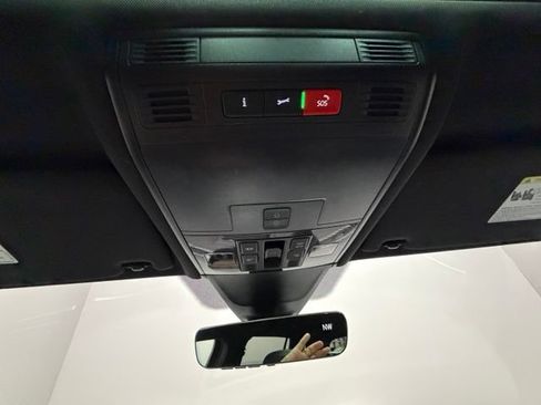 Used 2022 Volkswagen Tiguan SE R-Line AWD/4WD image 36