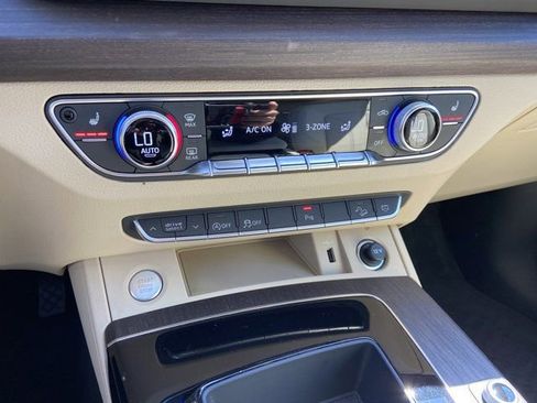 Used 2023 Audi Q5 2.0T Premium w/ Convenience Package AWD/4WD image 23