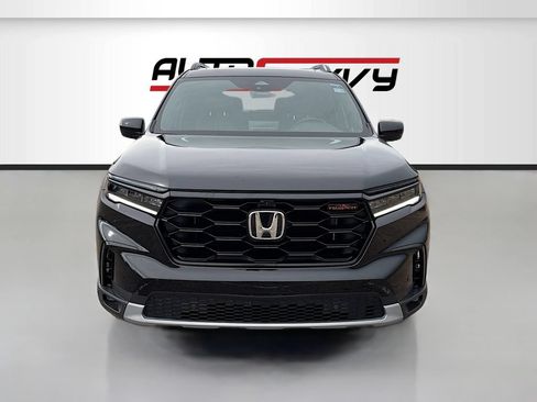 Used 2025 Honda Pilot TrailSport image 2