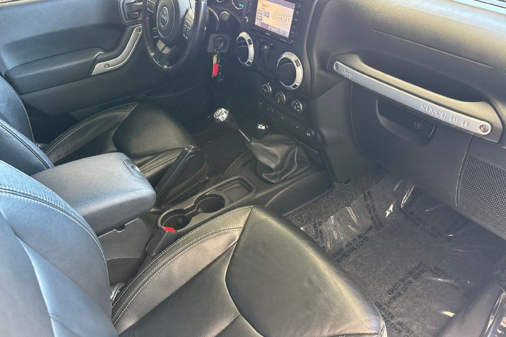Used 2015 Jeep Wrangler Rubicon w/ Power Convenience Group AWD/4WD image 15