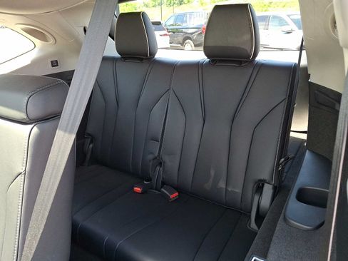 Used 2023 Acura MDX SH-AWD w/ Advance Package image 11