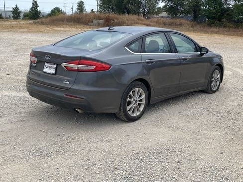 Used 2020 Ford Fusion SE FWD image 3