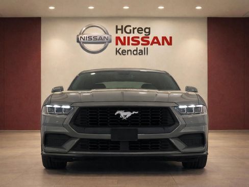 Used 2024 Ford Mustang Convertible image 5