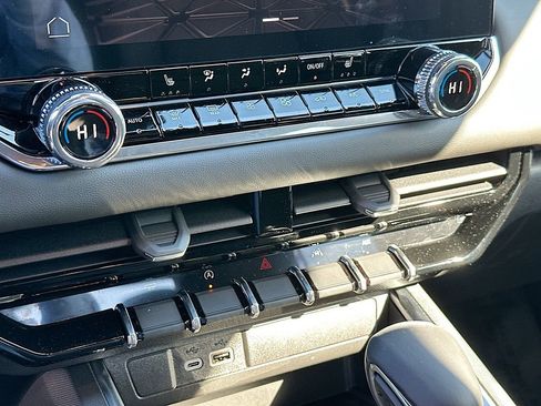 New 2026 GMC Canyon Elevation w/ Convenience Package image 14