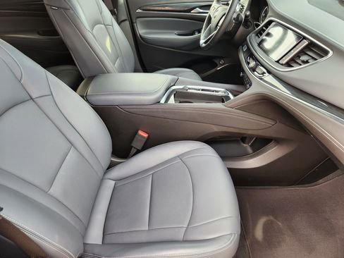 Certified 2024 Buick Enclave Essence image 14