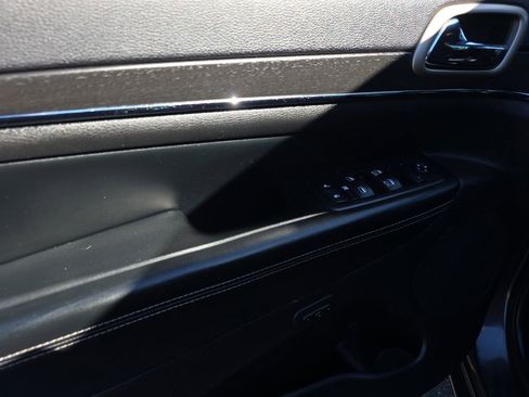 Used 2017 Jeep Grand Cherokee Limited w/ Trailer Tow Group IV image 17