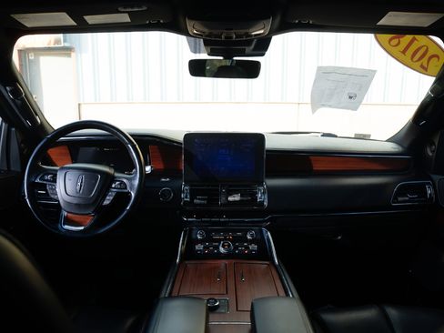 Used 2018 Lincoln Navigator Reserve w/ Technology Package image 39