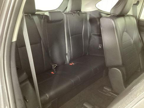 Used 2024 Toyota Highlander XLE AWD/4WD image 38