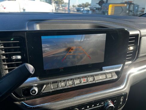 Used 2024 GMC Sierra 1500 SLT image 13