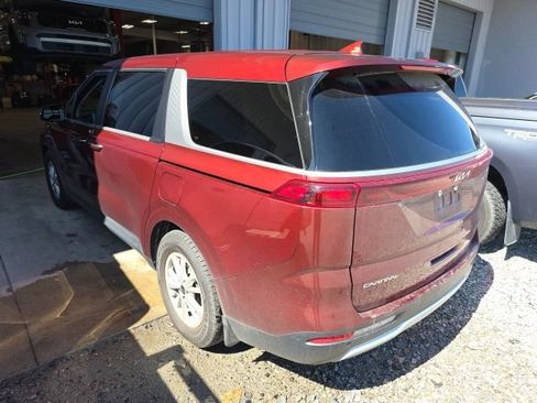 Certified 2024 Kia Carnival LX FWD image 4