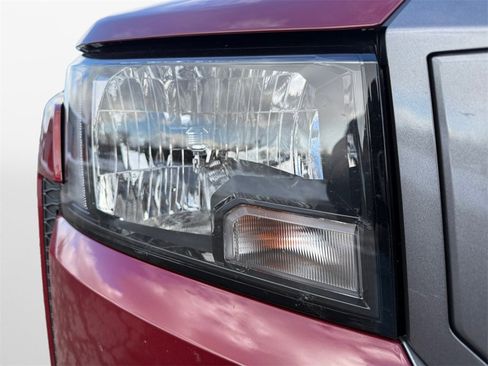 Certified 2025 Nissan Frontier SV image 22