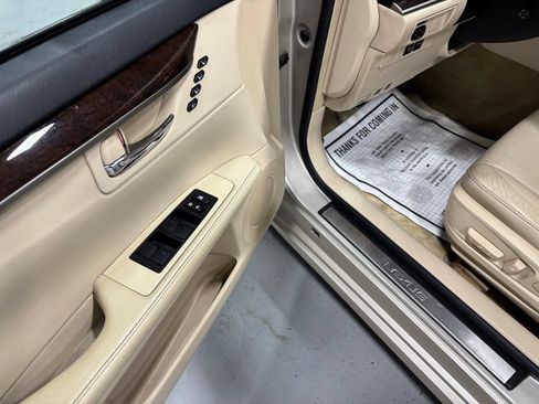 Used 2014 Lexus ES 350 w/ Luxury Package FWD image 9