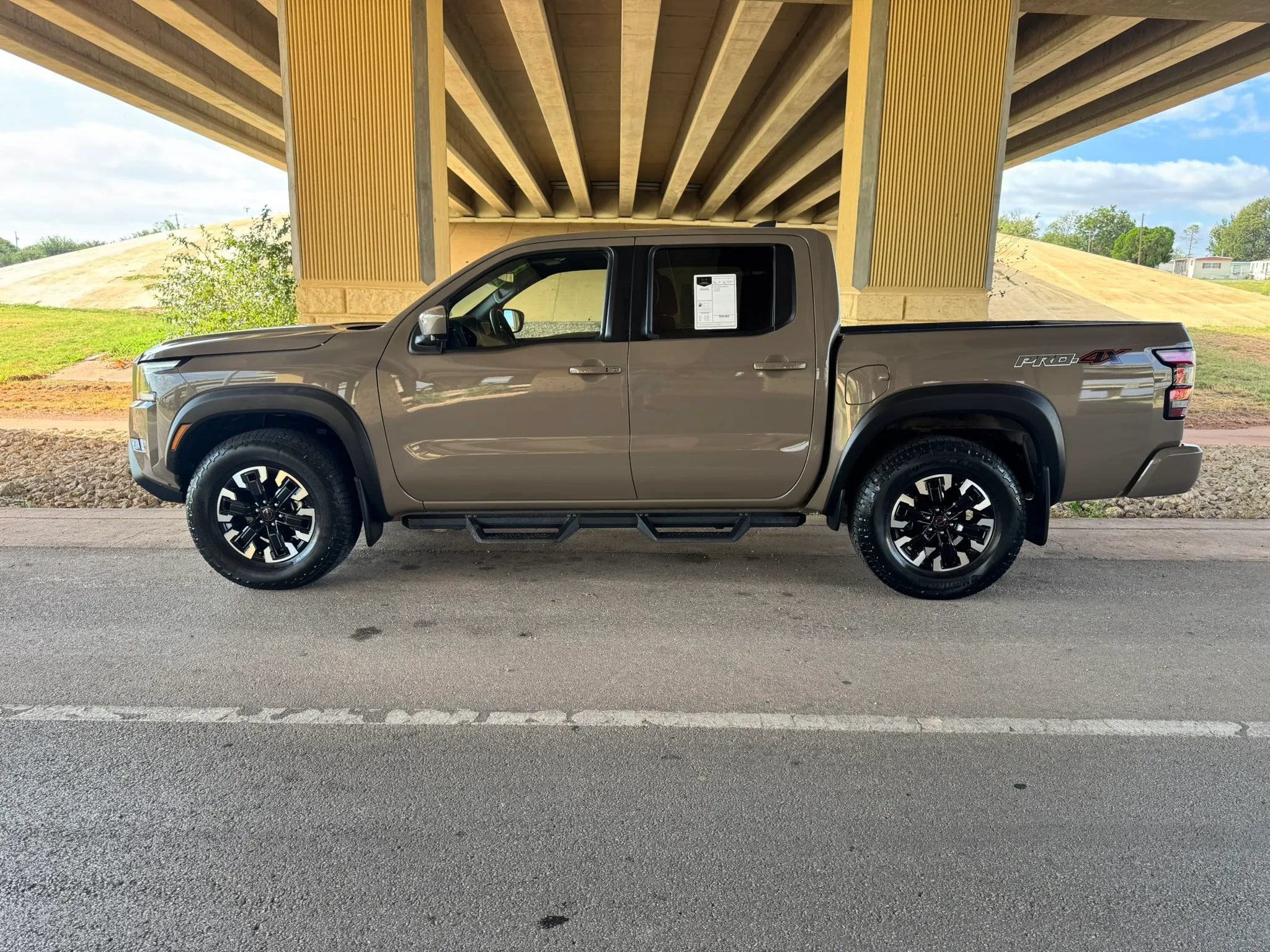 Used 2023 Nissan Frontier PRO-4X w/ Pro Convenience Package AWD/4WD image 6