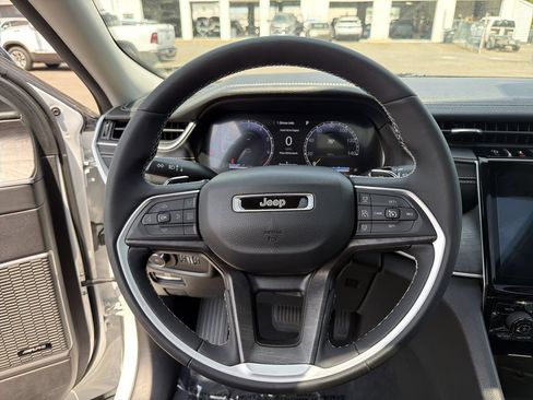 Used 2023 Jeep Grand Cherokee L Limited AWD/4WD image 21