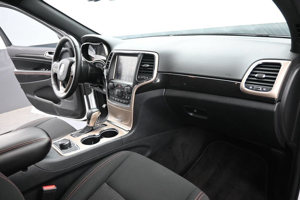 Used 2016 Jeep Grand Cherokee Laredo 75th Anniversary AWD/4WD image 10