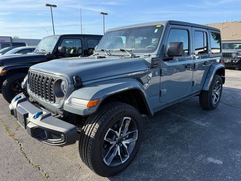 Used 2024 Jeep Wrangler Unlimited w/ Convenience Group AWD/4WD image 10