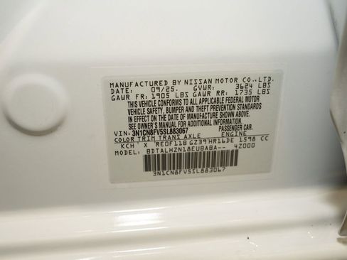 New 2025 Nissan Versa SR w/ Trunk Package image 19