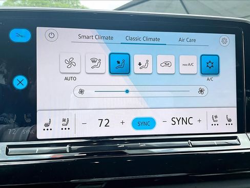 Used 2025 Volkswagen Atlas Cross Sport SE image 34