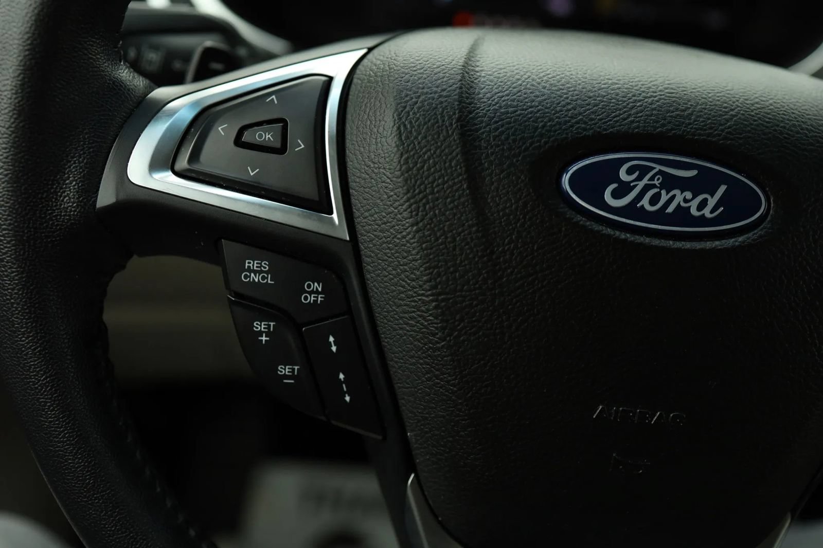 Used 2018 Ford Edge Titanium w/ Ford Safe & Smart Package AWD/4WD image 15