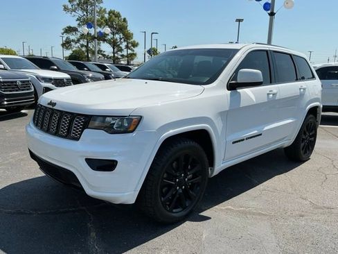 Used 2021 Jeep Grand Cherokee Laredo X AWD/4WD image 7