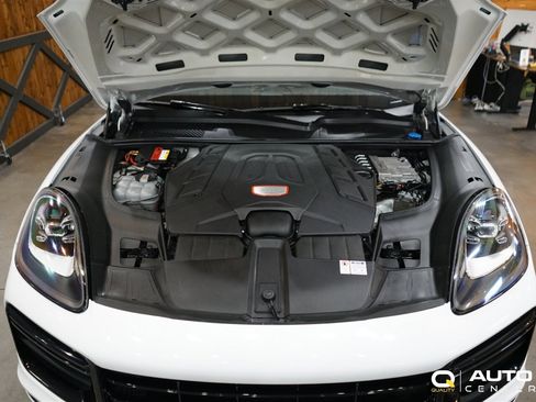 Used 2019 Porsche Cayenne Turbo image 10