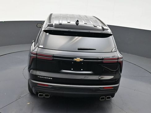 Used 2025 Chevrolet Traverse LT FWD image 14