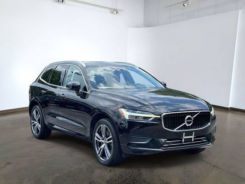 Used 2019 Volvo XC60 T6 Momentum w/ Multimedia Package AWD/4WD image 3