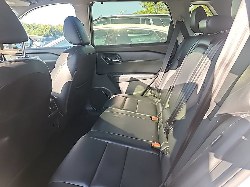 Used 2023 Nissan Rogue SL w/ SL Premium Package AWD/4WD image 4