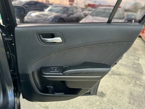 Used 2019 Dodge Charger SXT image 23