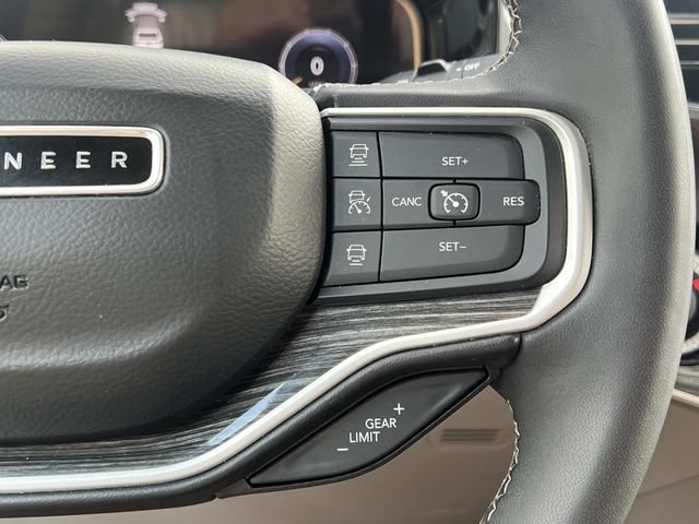 Used 2022 Jeep Wagoneer Series III AWD/4WD image 27