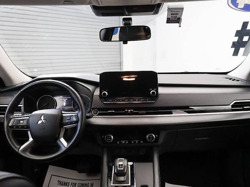 Used 2024 Mitsubishi Outlander FWD image 19